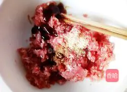 Illustration of how to make pork and green onion dumplings 3