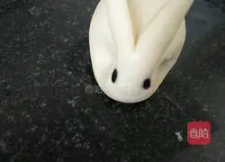 Illustration of how to make Little White Rabbit Steamed Buns 6