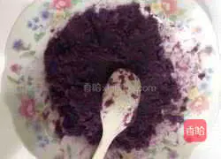 Illustration of how to make rose purple sweet potato buns 1