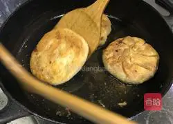 Illustration of how to make crispy pork pie 7