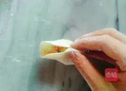 Illustration of how to make steamed dumplings with vegetable stuffing 10