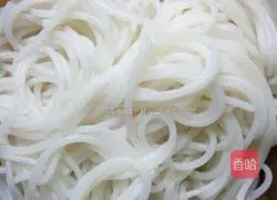 Illustration of how to make okra noodles 6