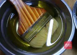 Illustration of how to make raisin muffins 5