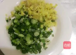 Illustration of how to make pot stickers and dumplings 2