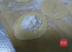 Illustration of how to make pumpkin dough cakes 4