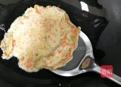 Illustration of how to make egg carrot cake 8