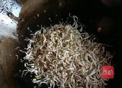 Illustration of how to make fried egg noodles 9