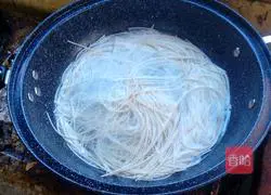 Illustration of how to make cold egg noodles 2