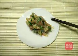 Illustration of how to make celery and fresh meat dumplings 12