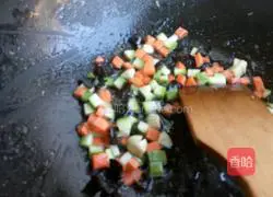 Illustration of how to make shrimp and egg fried rice 5