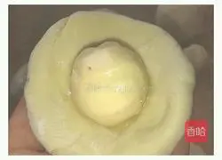 Illustration of making hollow sesame cake 7