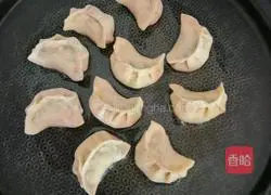 Illustration of how to make fried dumplings 15