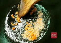 Illustration of how to make fried rice with green onions and eggs 9