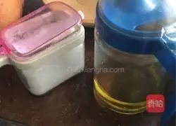 Illustration of how to make pork, leek, and mushroom dumplings 4