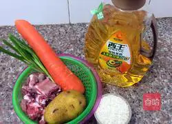 Illustration of how to make braised pork ribs with rice 1