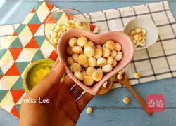 Illustration of how to make custard steamed buns 8