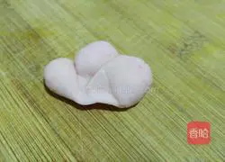 Illustration of how to make plum blossom steamed buns 8