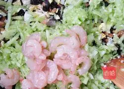 Illustration of how to make cucumber, egg and shrimp dumplings 1