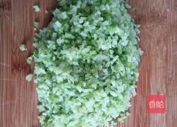 Illustration of how to make green radish and pork dumplings 4