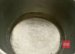 Illustration of how to make noodles with scallion oil 1