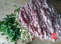 Illustration of how to make pork and cabbage dumplings 4