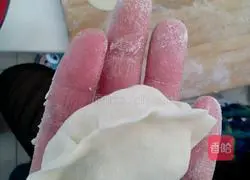 Illustration of how to make cabbage and egg vegetarian dumplings 10