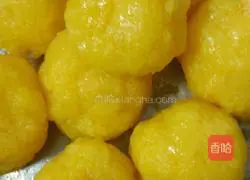 Illustration of how to make custard buns 3