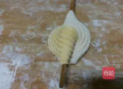 Illustration of how to make shell steamed buns 10