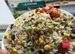 Illustration of how to make fried rice with preserved eggs 8