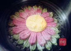 Illustration of how to make sunflower steamed cake 12