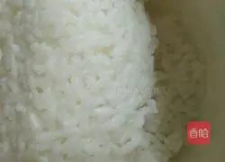 Illustration of how to make egg fried rice 1
