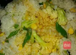 Illustration of how to make egg fried rice 6