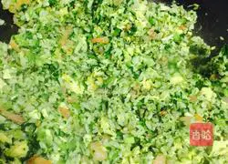 Illustration of how to make shrimp fried rice 14