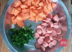 Illustration of how to make ham and egg fried rice 1