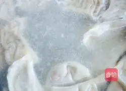 Illustration of how to make mushroom and pork dumplings 9