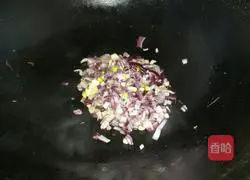 Illustration of how to make egg and pepper noodles with marinade 6