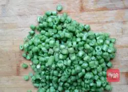 Illustration of how to make crock bean minced meat cake 1