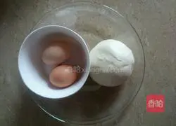 Illustration of how to cook steamed buns with egg liquid 1