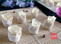 Illustration of how to make fried wontons 1