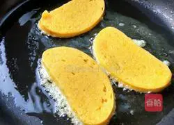 Illustration of how to make golden steamed buns 9