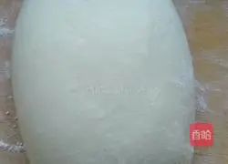 Illustration of how to make steamed stuffed buns with carrot and egg stuffing 8