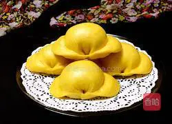 Illustration of how to make golden ingot steamed buns 21