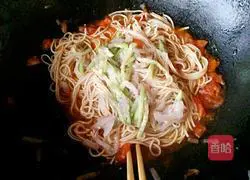 Illustration of how to make tomato fried noodles 11