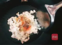 Illustration of how to fry crispy ghee sesame cakes 5