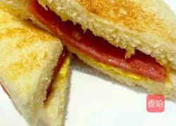 Illustration of how to make nutritious ham and floss sandwich 4