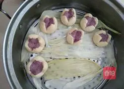 Illustration of how to make bean dregs blossom steamed buns 8