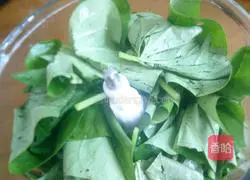  Illustration of how to make two-color dumpling skins 1