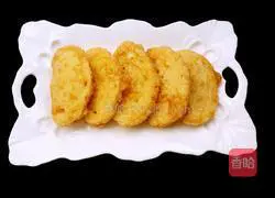 Illustration of how to make golden steamed bun slices 7