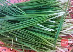 Illustration of how to make leek and pork dumplings 2