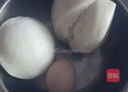 Illustration of how to make grilled steamed buns 1